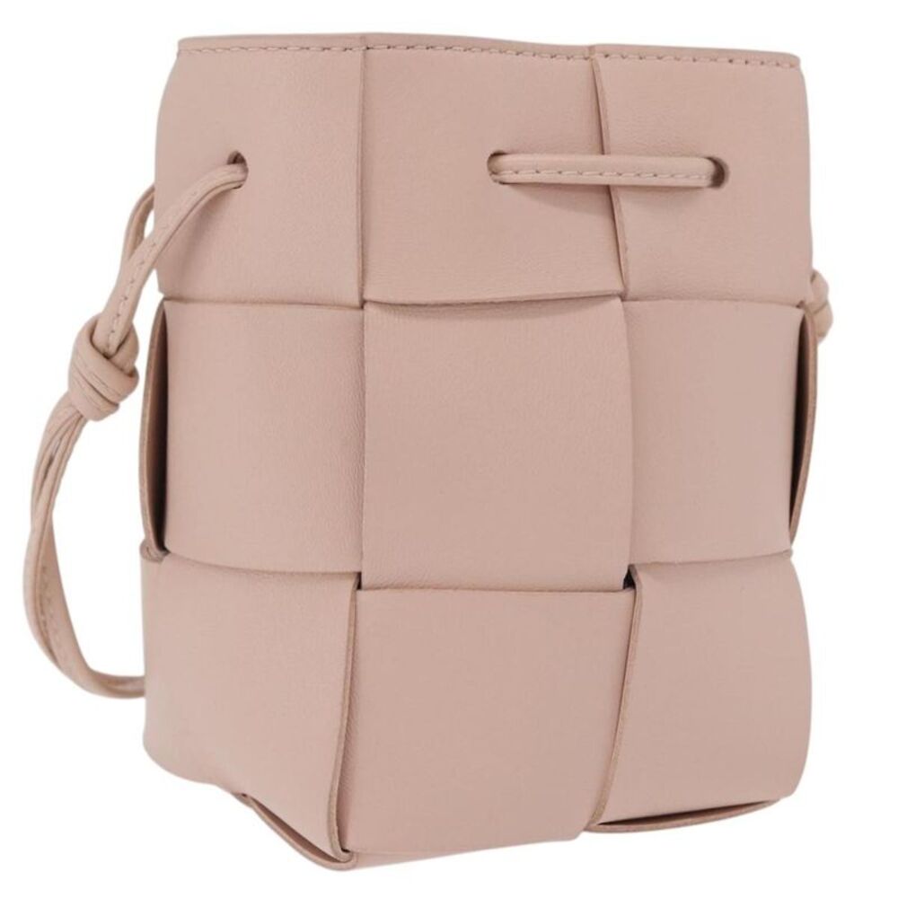 Bottega Veneta Cassette Bucket Maxi Intrecciato Leather With Beaded Details Pink